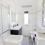 Spacious In With Garden *
