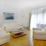 Spacious In With Garden *