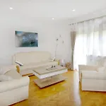 شقة Spacious In With Garden