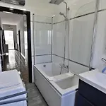 Spacious In With Garden