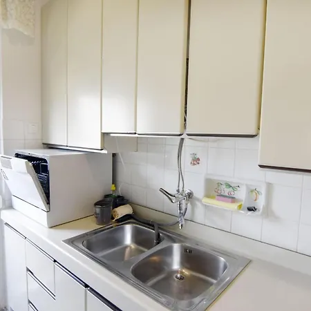 公寓 Spacious In With Garden