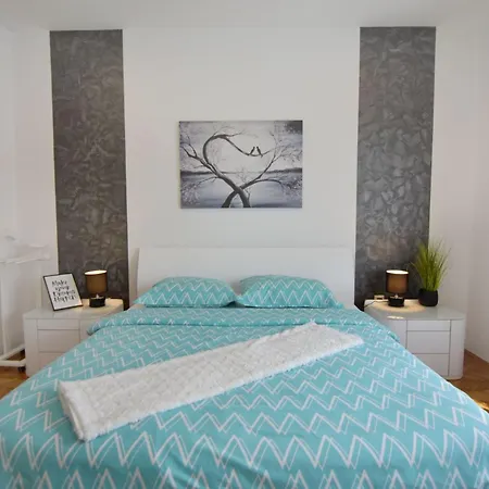 Spacious In With Garden