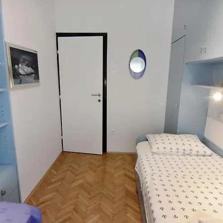 Spacious In With Garden Apartment