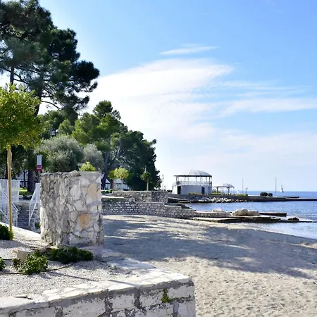 아파트 Spacious In With Garden