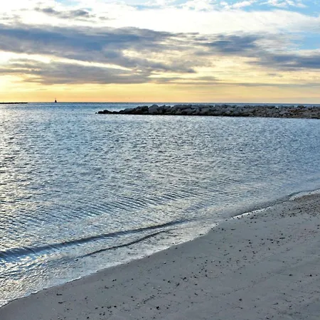 아파트 Spacious In With Garden