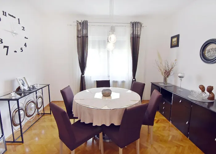아파트 Spacious In With Garden