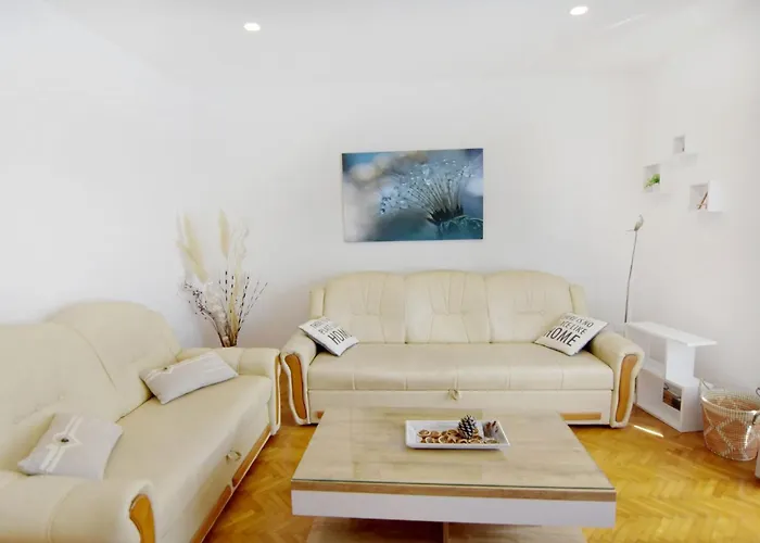 Spacious In With Garden