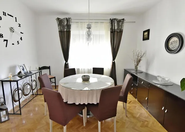 Spacious In With Garden 우마그