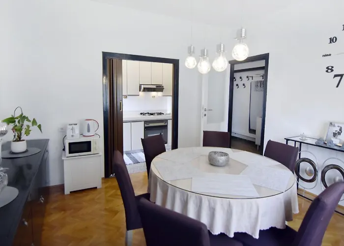 Spacious In With Garden