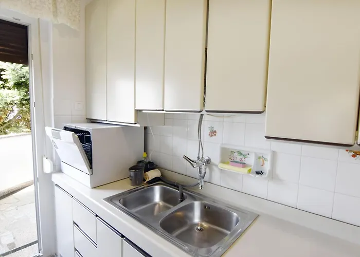 아파트 Spacious In With Garden