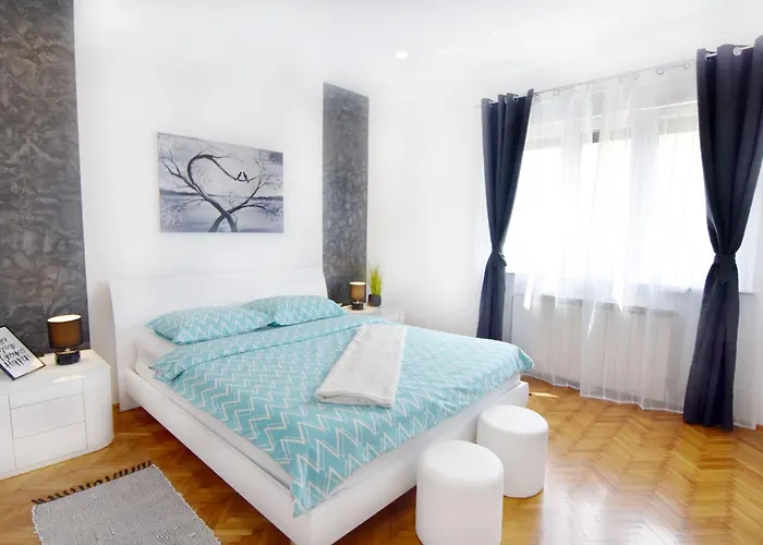 아파트 Spacious In With Garden *