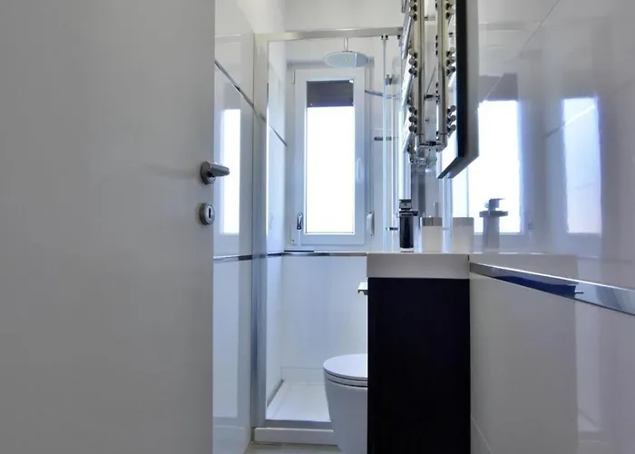 Spacious In With Garden 아파트