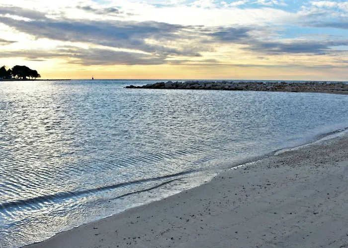 아파트 Spacious In With Garden