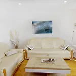 Spacious In With Garden