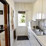Spacious In With Garden