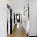 アパート Spacious In With Garden *