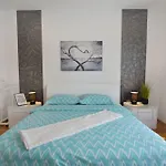 Spacious In With Garden