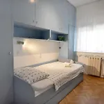 アパート Spacious In With Garden ウマグ