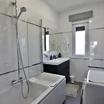Spacious In With Garden Apartament Umag