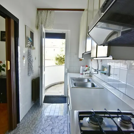 Spacious In With Garden