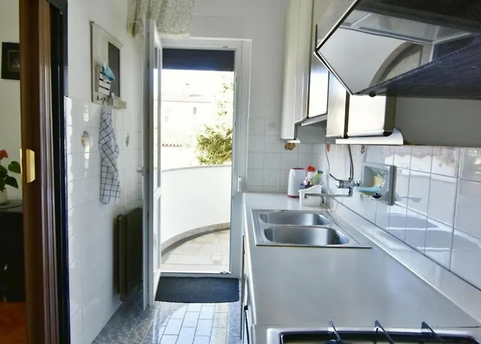 Spacious In With Garden