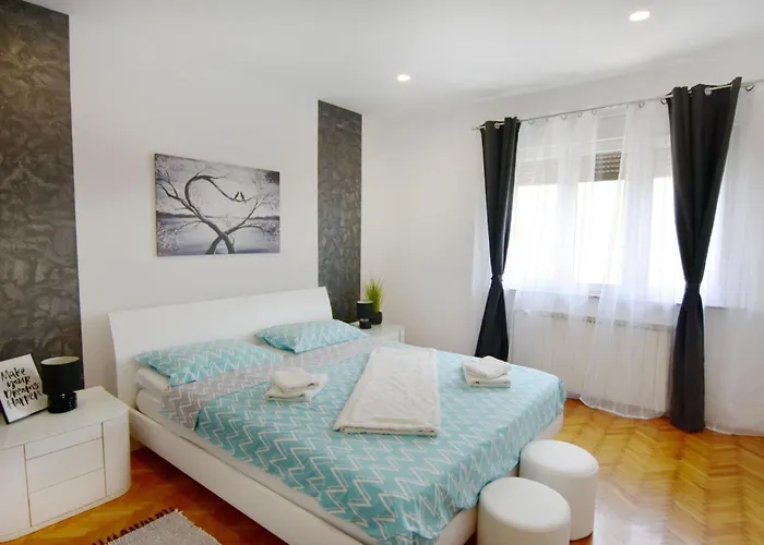 Spacious In With Garden Apartman