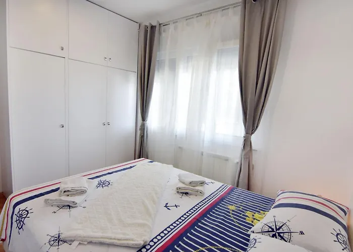 Apartman Spacious In With Garden Umag