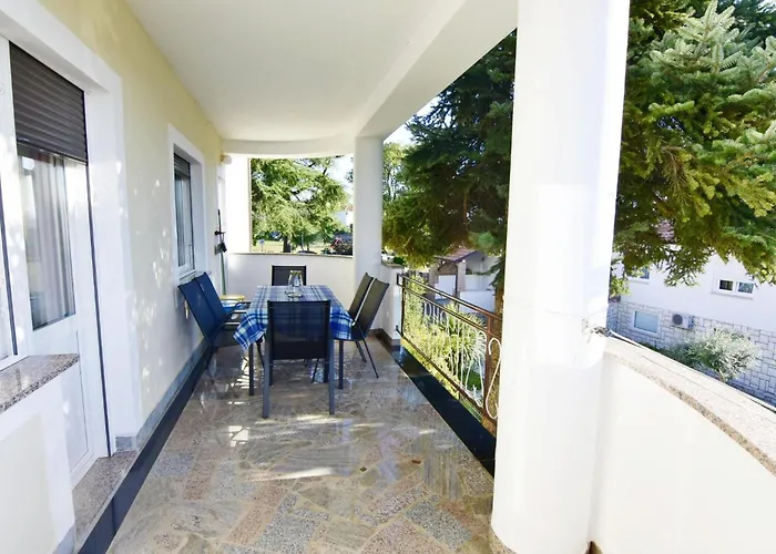 Apartman Spacious In With Garden *