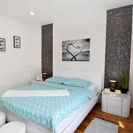 Spacious In With Garden דירה