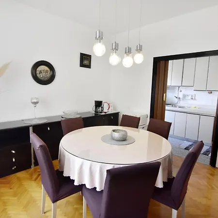 דירה Spacious In With Garden