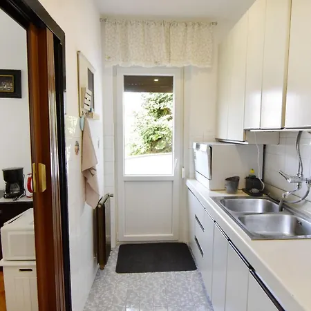 Spacious In With Garden