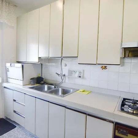 Spacious In With Garden דירה אומאג