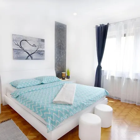 דירה Spacious In With Garden *