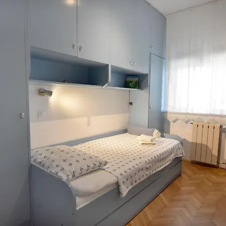 דירה Spacious In With Garden אומאג