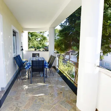 דירה Spacious In With Garden *