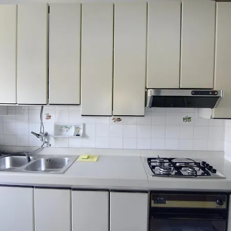 Spacious In With Garden דירה אומאג