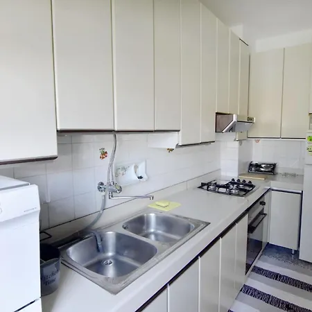 דירה Spacious In With Garden אומאג