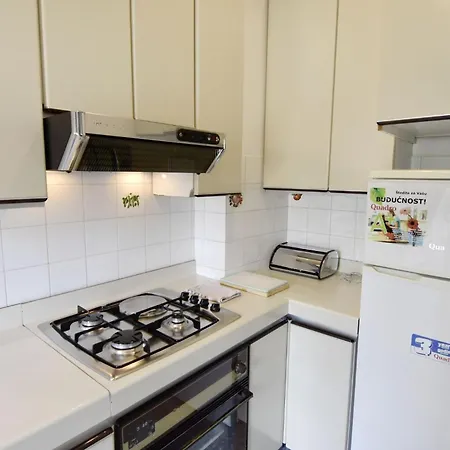 Spacious In With Garden